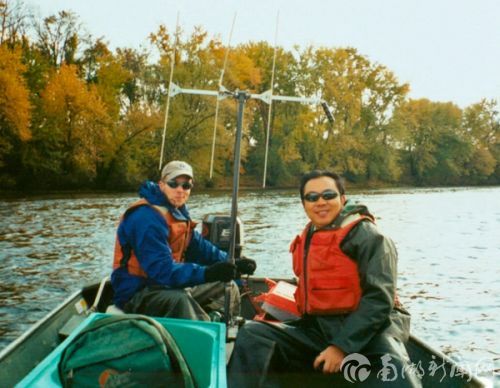 庄平-5在美国进行鱼类无线电跟踪研究