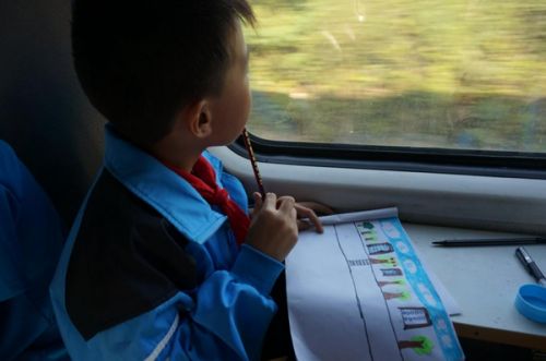 10月1日，去的路上海的列车上，描绘着心目中的上海