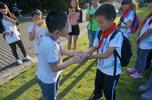 10月4日下午，老师们想到的这个活动，让我认识了上海的小朋友