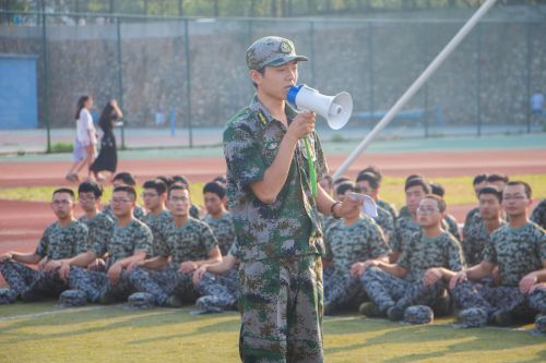 “精彩五分钟”配图学通社记者李振