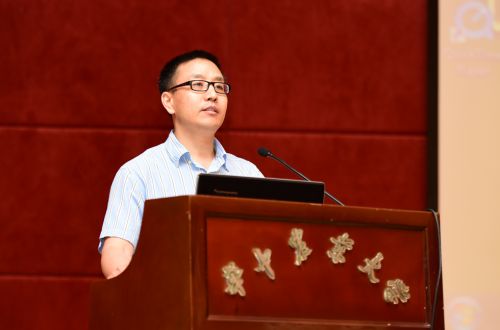 生命科学技术学院王学路院长主持大会