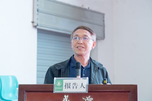 王志全教授讲述加拿大猪遗传评估与策略【学通社记者 虞诗旻 摄】