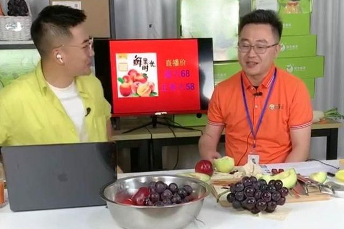 <p>新京报乡村频道曾为莱西遭遇雹灾的甜瓜直播带货</p>