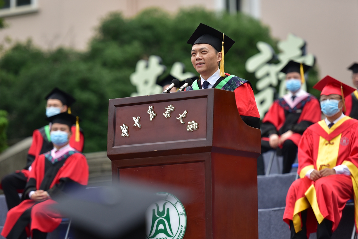 4 资源与环境学院院长谭文峰博士寄语毕业生（记者 刘涛 摄）