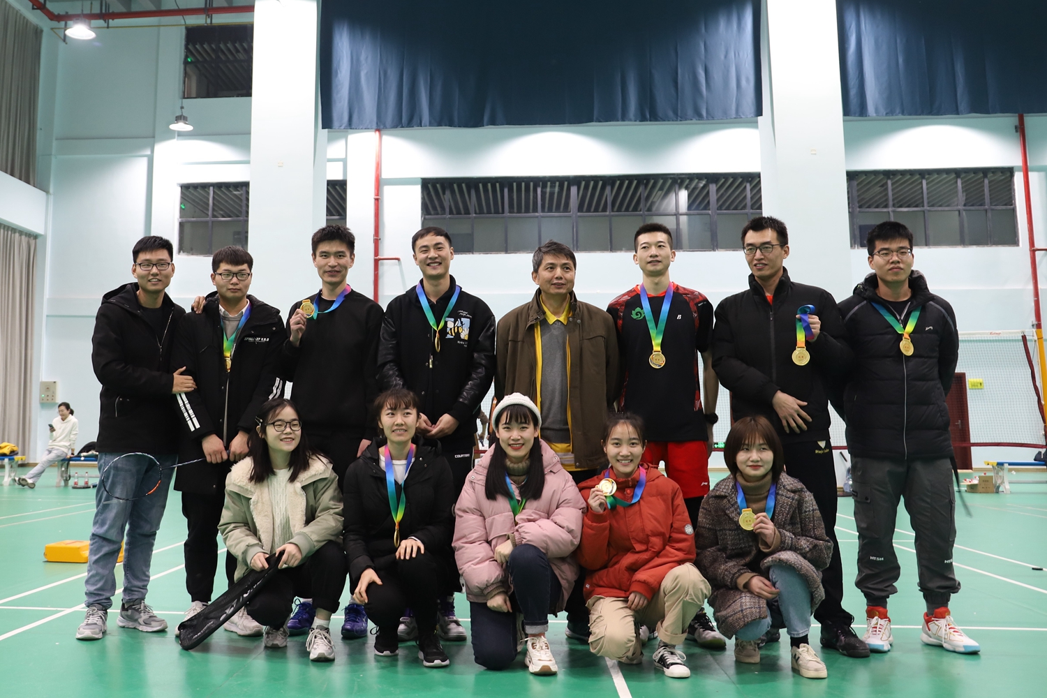 黄巧云老师与学生团队获得学院2020年羽毛球赛冠军