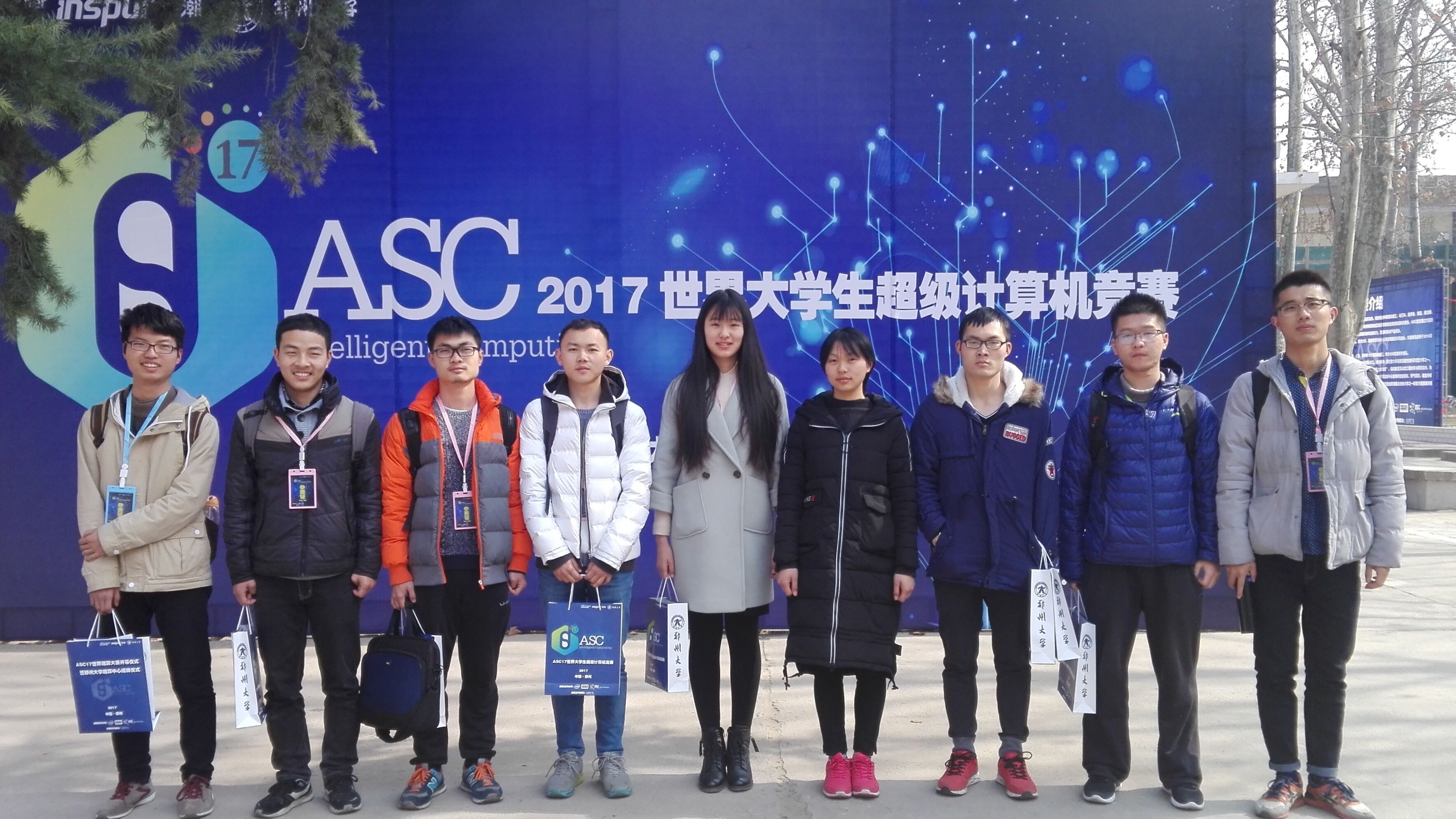 资料图：华中农大信息学院学子参加超算竞赛