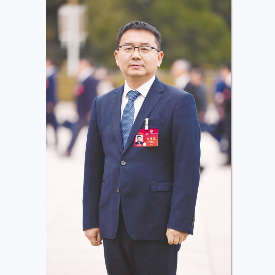 全国政协委员，华中农业大学副校长严建兵。  （本人供图）