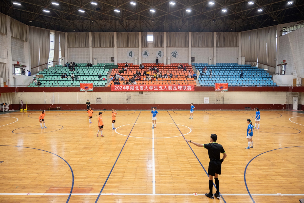 2024年湖北省大学生五人制足球联赛决赛现场(学通社记者 高言曦 摄)
