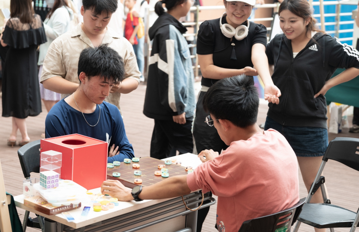 围棋对决（学通社记者 宁怡然 摄）