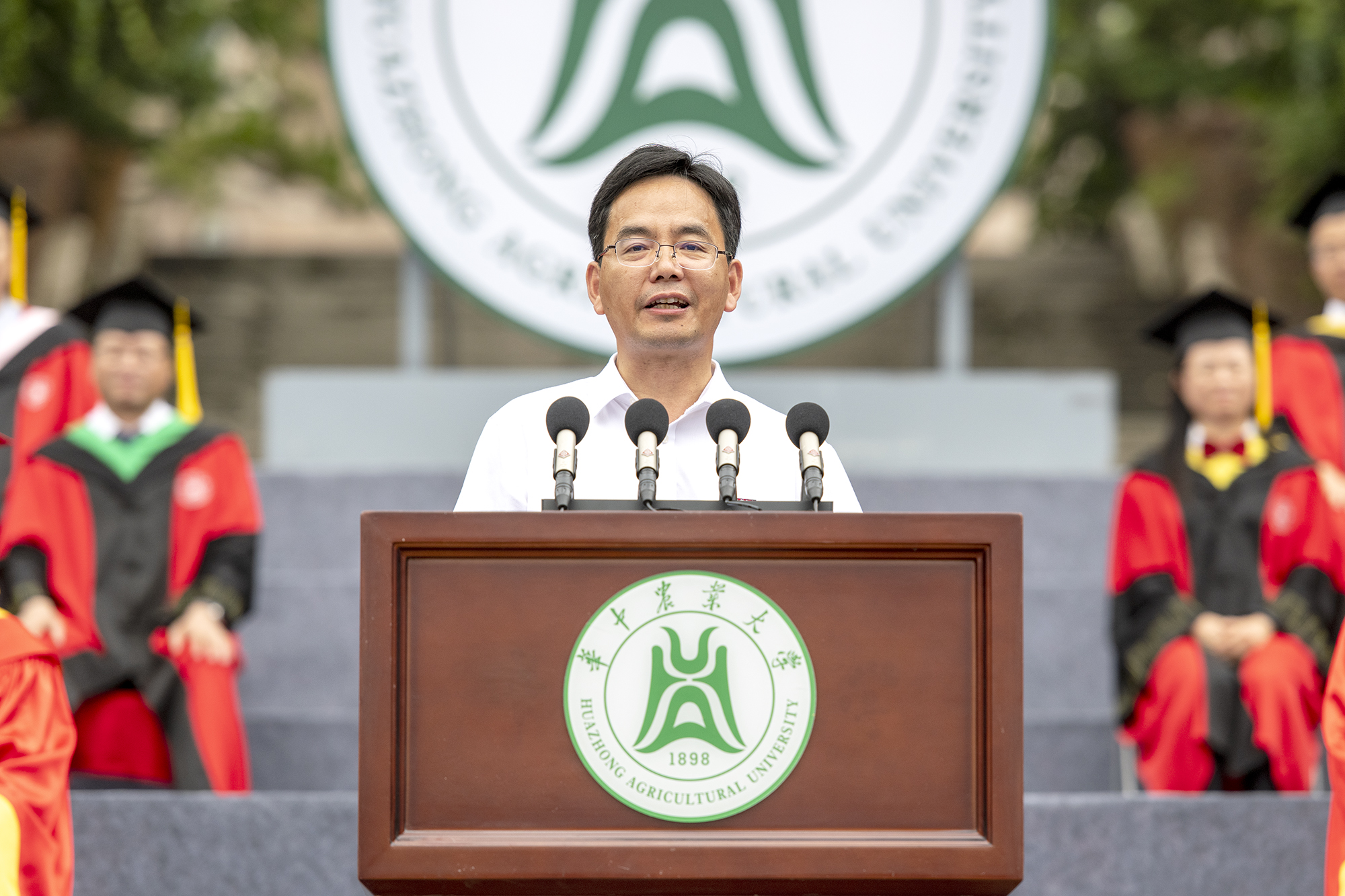 教师代表、植物科学技术学院梅之南教授发言（记者 刘涛 摄）