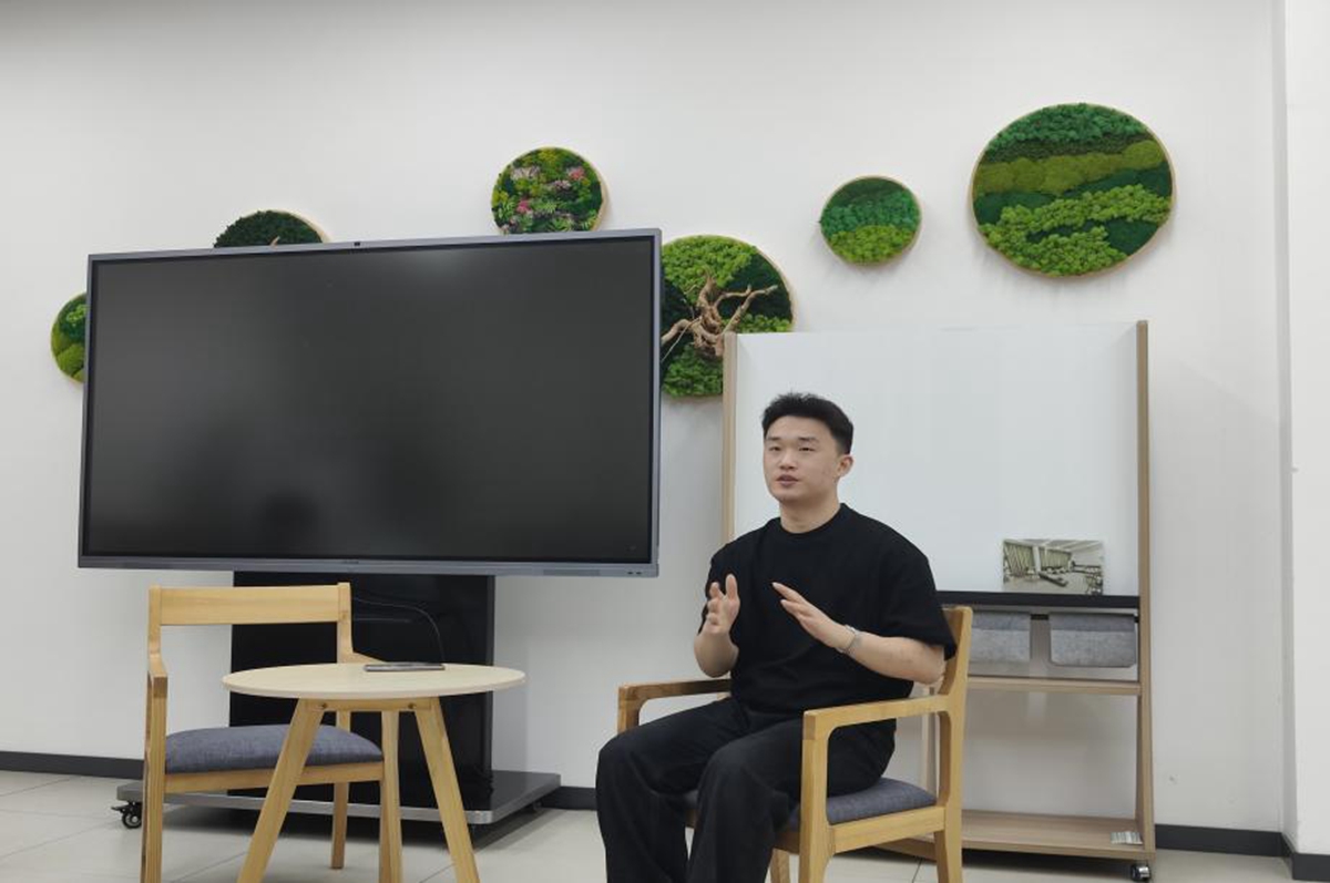 张泽宇分享他在大学里的主持经历（朱天玥 摄）