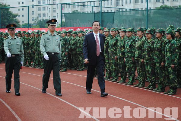 中国人民解放军通信指挥学院训练部副部长王梦麟大校,基础部副主任赵