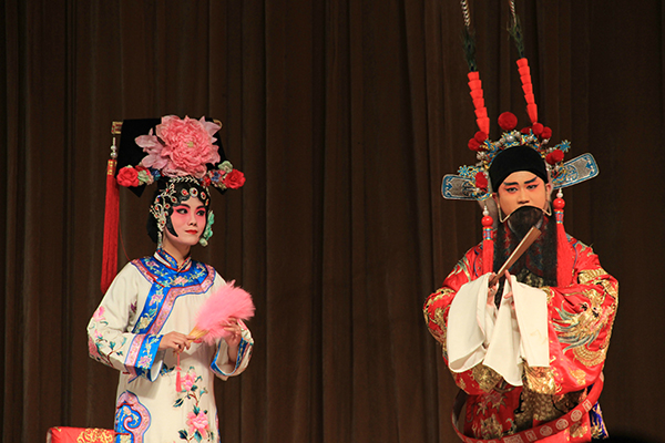 华中师范大学音乐系徐博,陈子扬,在汉剧《四郎探母·坐宫》中饰演铁